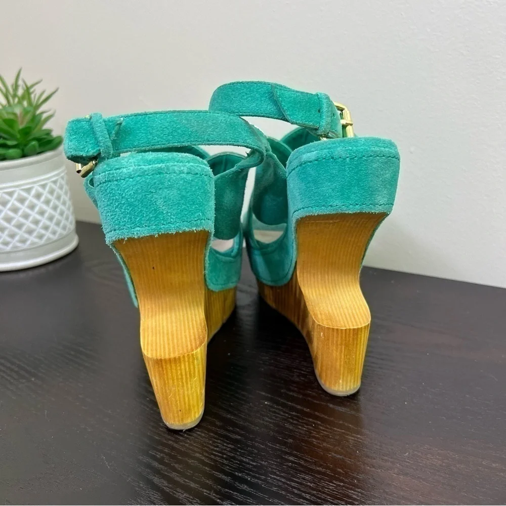 dolce vita Suede crisscross front no heel shoe size 9.5.